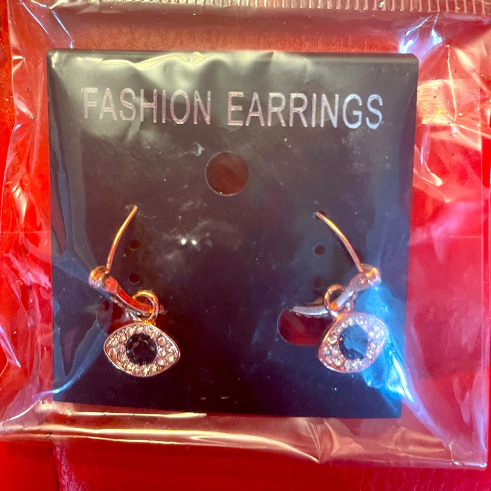 Pretty Evil Eye 🧿 rose gold earrings with Austrian crystals